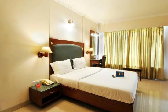 Lotus Hotel *